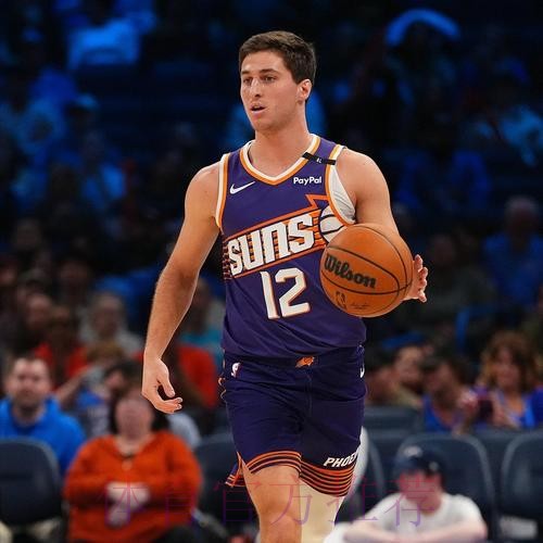 出色!吉莱斯皮全场10中7,三分7中5砍下22分5篮板5助攻 出色!吉莱斯皮全场10中7,三分7中5砍下22分5篮板5助攻